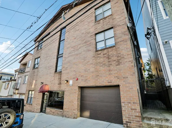 327 71st St APT 1D, Guttenberg, NJ 07093