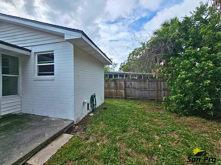 475 Riverside Dr — Photo 36