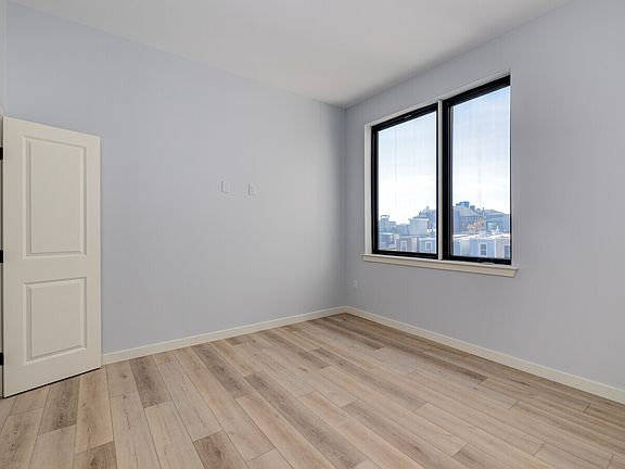 3rd image of 1118 E Berks St #206-304-405
