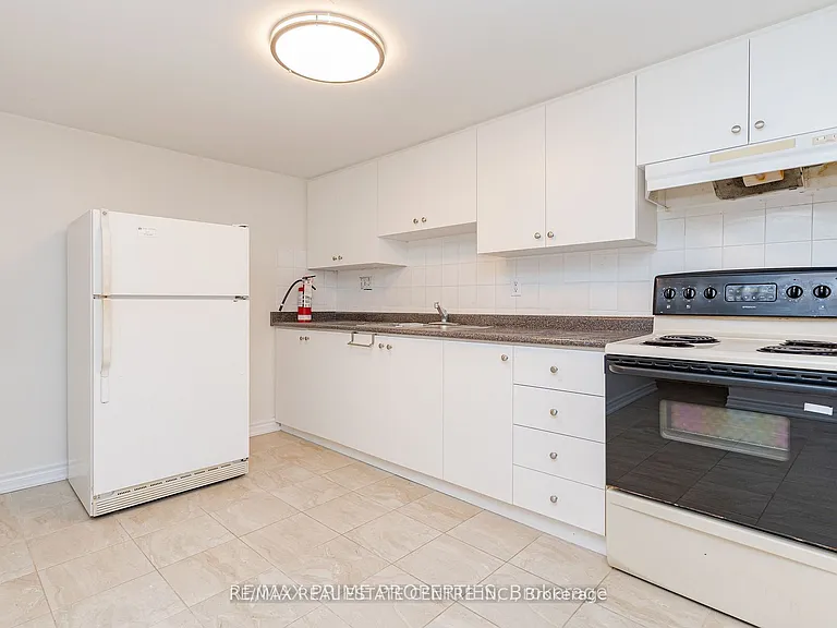 492 Pinegrove Rd — Photo 37