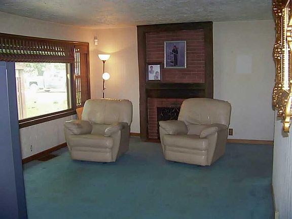 2nd image of 5613 Victoria Dr