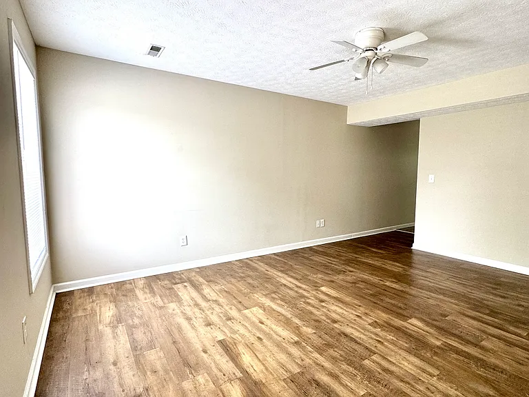 638 Hampton Way #B — Photo 24