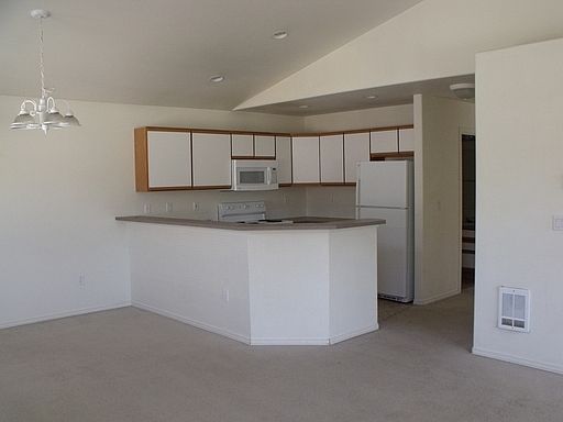 2nd image of 1821 SW Reindeer Ave