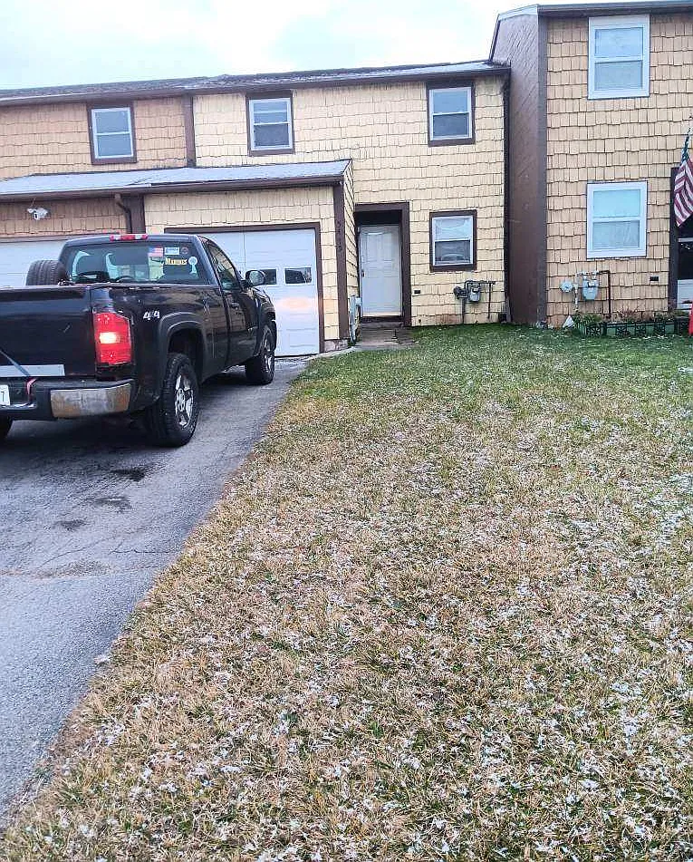 3 bed, 1047 sqft, $2,025 — Photo 1