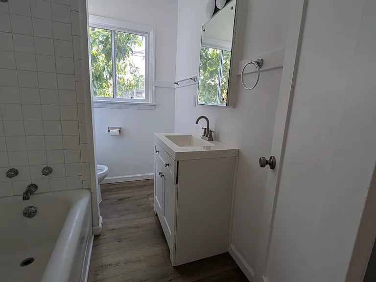 606 Milford St — Photo 9