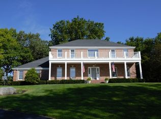 W280N1690 Golf View Dr, Pewaukee, WI 53072