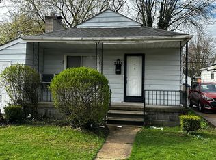 2175 Ridgemont Rd, Grosse Pointe Woods, MI 48236