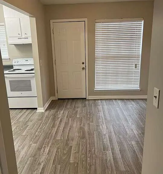 Step into a bright, inviting space at Arbor Terrace, featuring modern finishes and ample natural light. Enjoy the convenience of a well-equipped kitchen and a cozy layout. Explore your new home today and elevate your lifestyle!