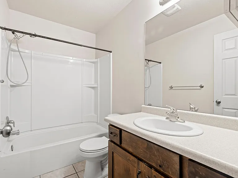 upstairs full bathroom