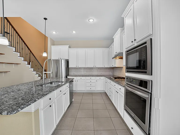 10712 Troutt Dr — Photo 11