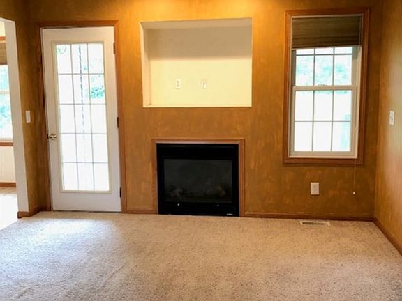 3rd image of 820 Cypress Dr