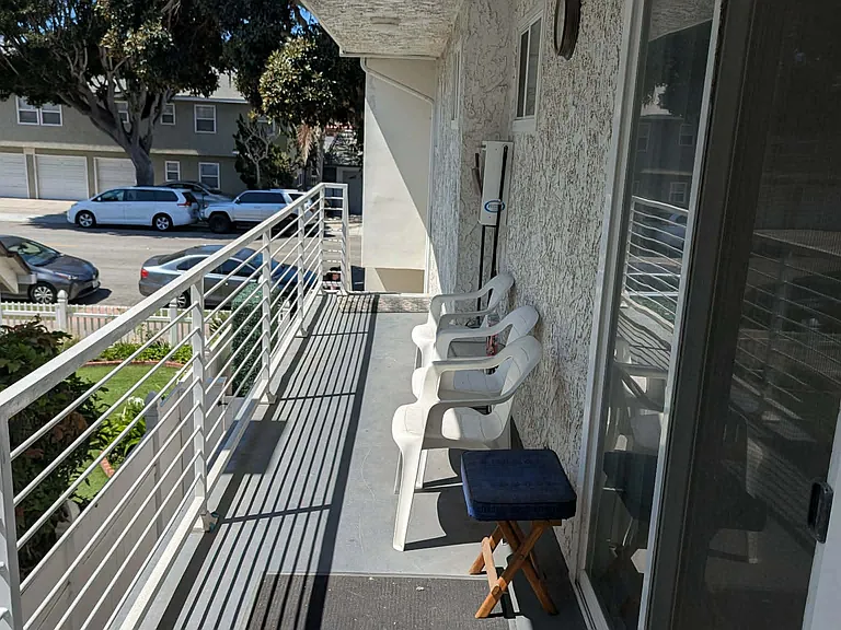 1011 Ocean Ave #C — Photo 4