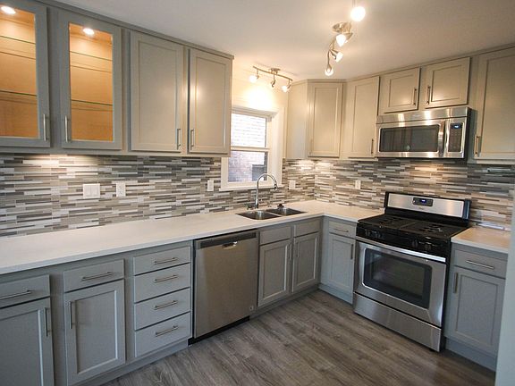 4128 Saline St -  Kitchen