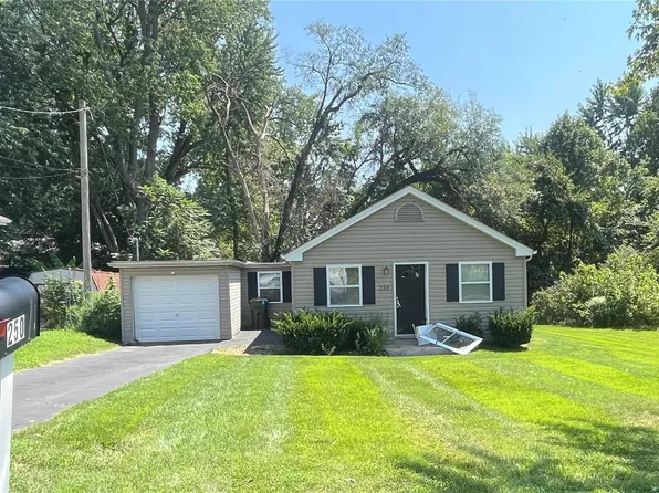 250 Elbring Dr, Saint Louis, MO 63135