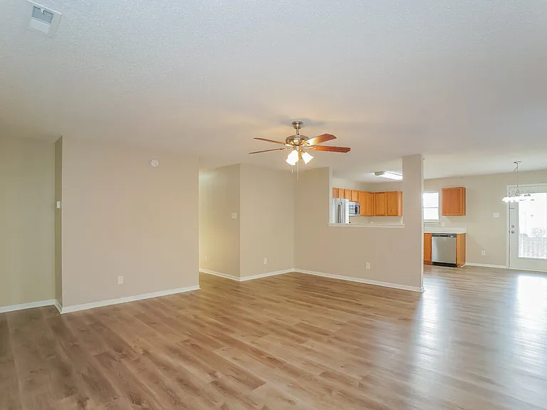 10387 Fairmont Ln — Photo 3