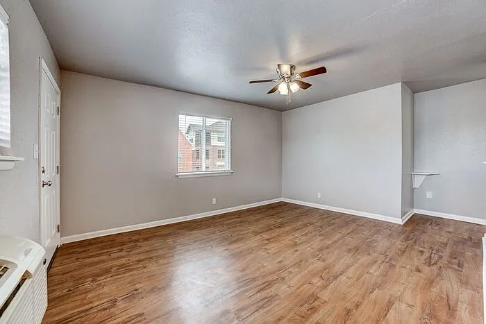 1 bed, 1.0 bath, 550 sqft, $899 — Photo 3