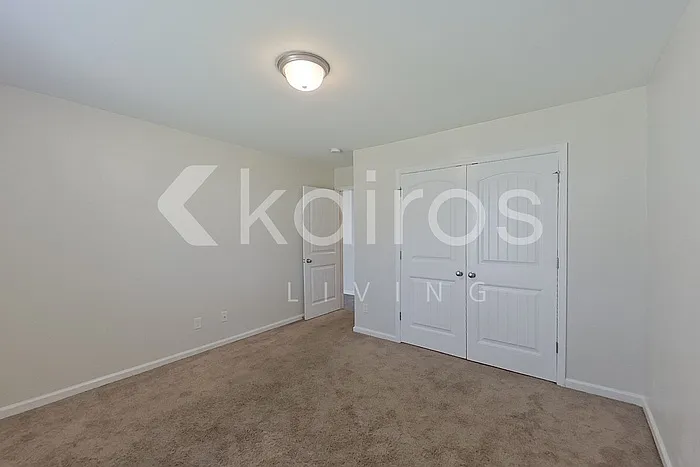 102 Lord Effingham Way — Photo 12