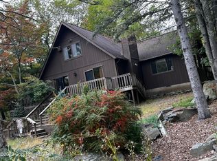 112 Oxford St, Bushkill, PA 18324