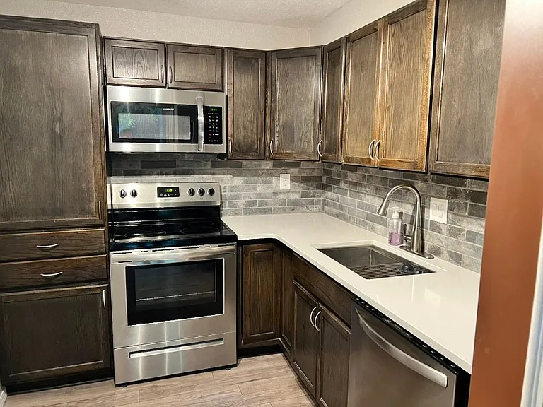 925 Columbia Rd #214 — Photo 4