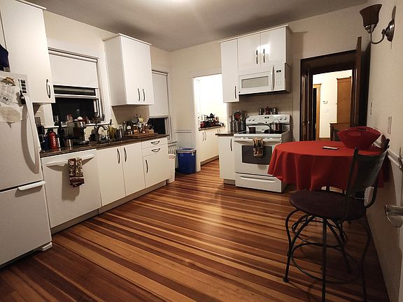 Eat In Kitchen