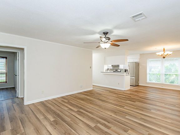 5th image of 1714 Magnolia Dr
