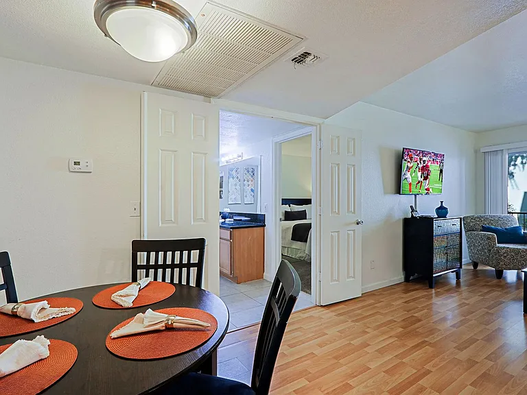 740 W Elm St #116 — Photo 16