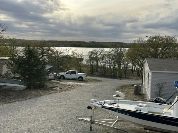 471 Lakeside Dr, Bowie, TX 76230