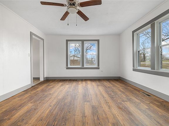 3rd image of 514 S Locust St