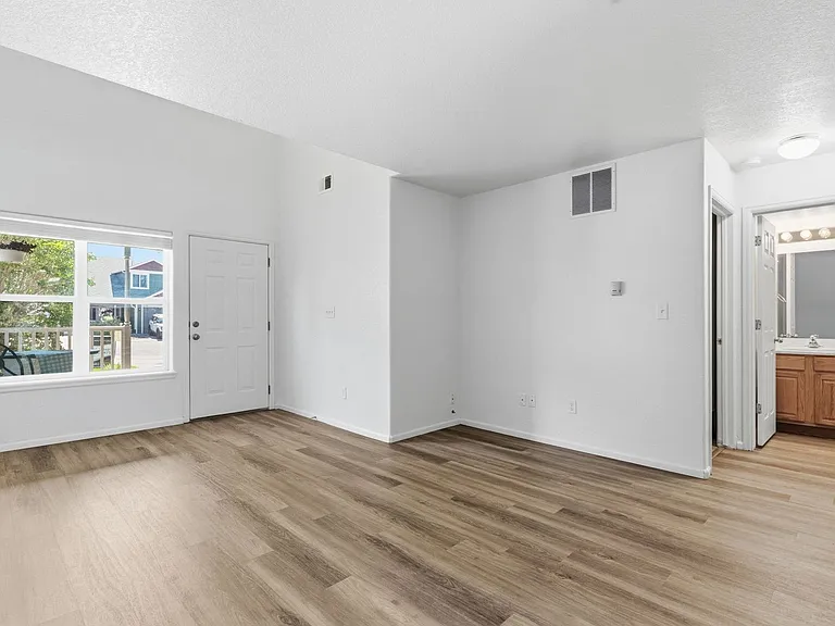 802 Waterglen Dr #D17 — Photo 7