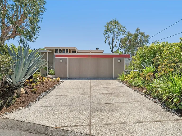 1494 Bluebird Canyon Dr — Photo 3