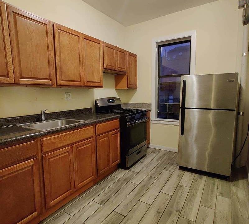 1st image of 2420 Creston Ave APT 4A