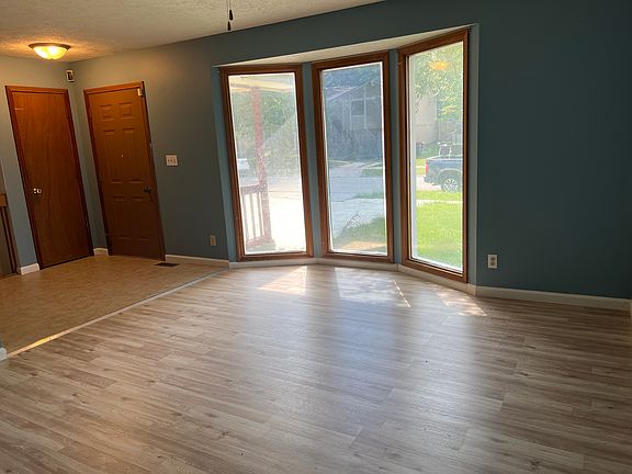 2nd image of 5100 W Saint Paul Ave
