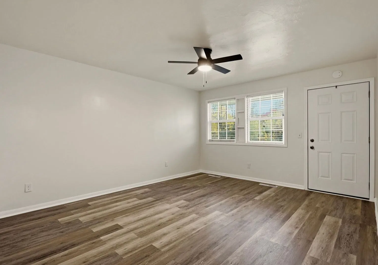 Newly Renovated Home with Brand-New Appliances & Extra Storage — Photo 2
