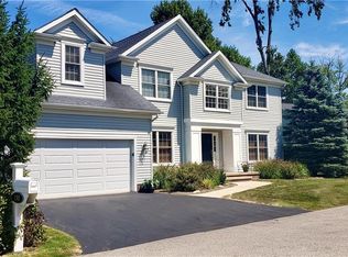 150 Holly Ln, Chagrin Falls, OH 44022