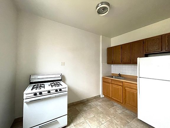 2nd image of 32-48 41st St #F1