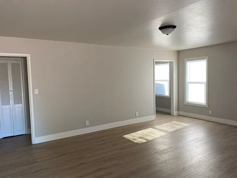 1838 W Sunnyside Ave — Photo 7