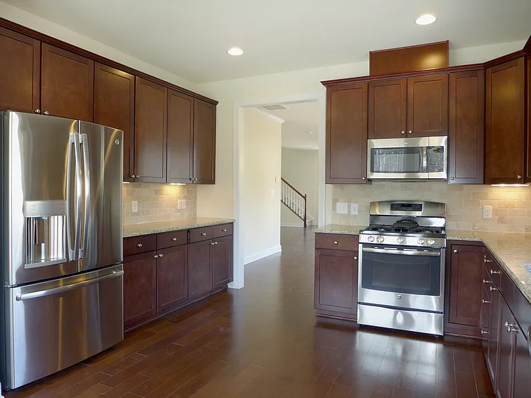 112 Bella Dr — Photo 8