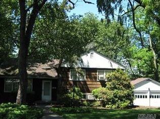 17 Briarcliff Dr, Port Washington, NY 11050