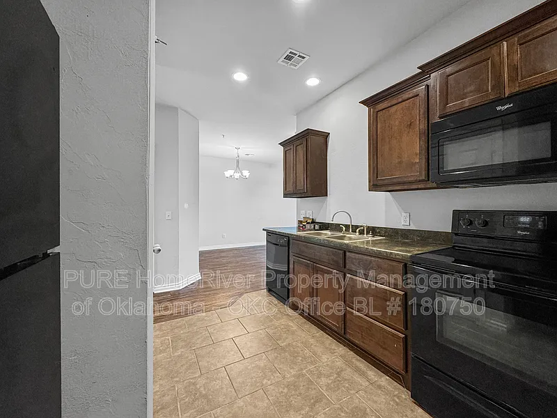 2 bed, 1.0 bath, 802 sqft, $1,195 — Photo 4