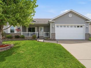 6226 Palmetto Cir SW, Cedar Rapids, IA 52405