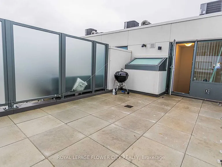 1050 Portage Pkwy W #Townhouse 37 — Photo 22