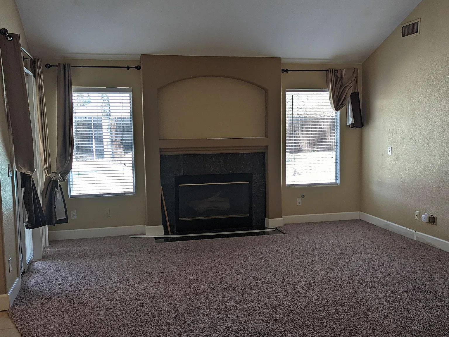 3 bed, 1814 sqft, $2,615 — Photo 4