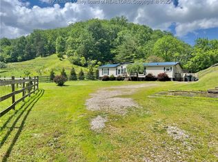 1738 Woods Dr, Saint Albans, WV 25177