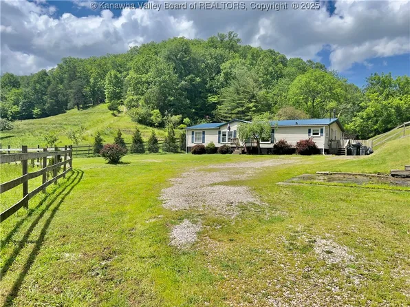 1738 Woods Dr, Saint Albans, WV 25177