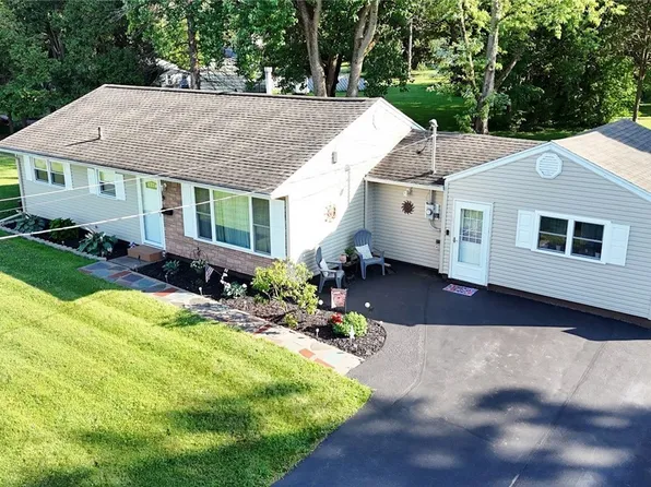 9 Sycamore Dr E, New Hartford, NY 13413