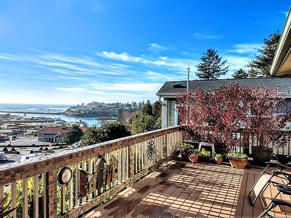 300 sf wrap around deck