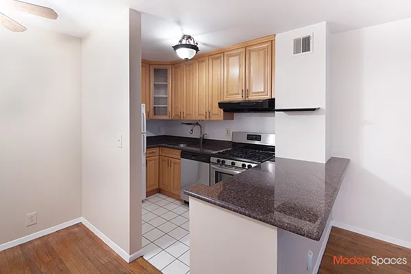 Rented by Modern Spaces | media 31