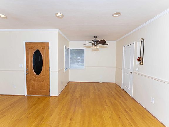 4th image of 4918 Doreen Ave