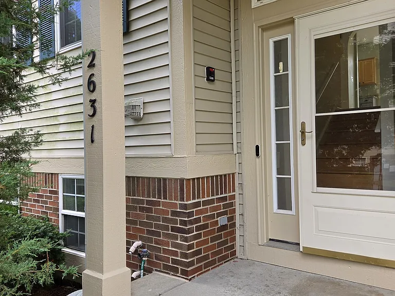 2631 N Greenwood Ave #2631 — Photo 3