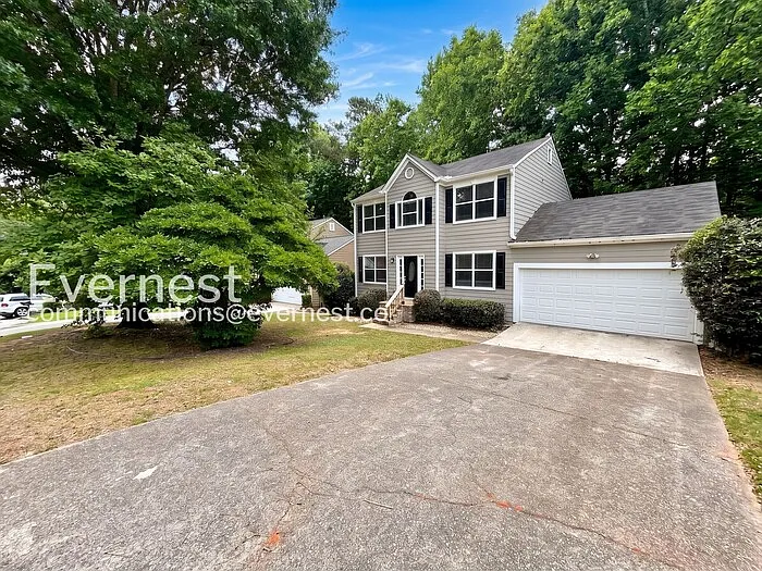 5 bed, 2.5 bath, 2060 sqft, $2,695 — Photo 3